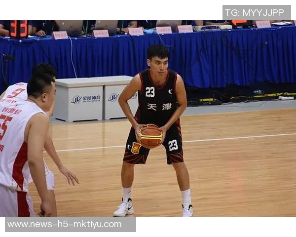 赵睿身穿宏远训练服备战全运会展现时光倒流的独特魅力