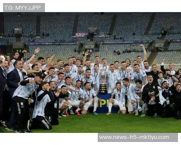 阿根廷队庆祝卡塔尔世界杯三周年纪念海报引发球迷热议 阿根廷队庆祝卡塔尔世界杯三周年纪念海报引发球迷热议