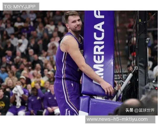 东契奇首度砍下40三双老詹称赞其如魔术师般出色表现 东契奇首度砍下40三双老詹称赞其如魔术师般出色表现